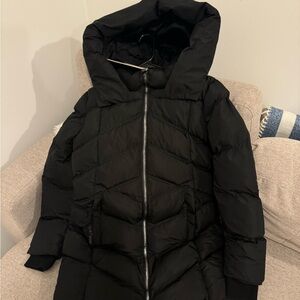 Women's Black Hooded Puffer Jacket